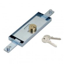 Central lock for rolling shutters and garage
